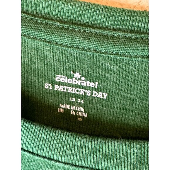 I Dont Need Luck Im A Grandma T-Shirt Size L Green Cotton Blend celebrate READ - Picture 5 of 9